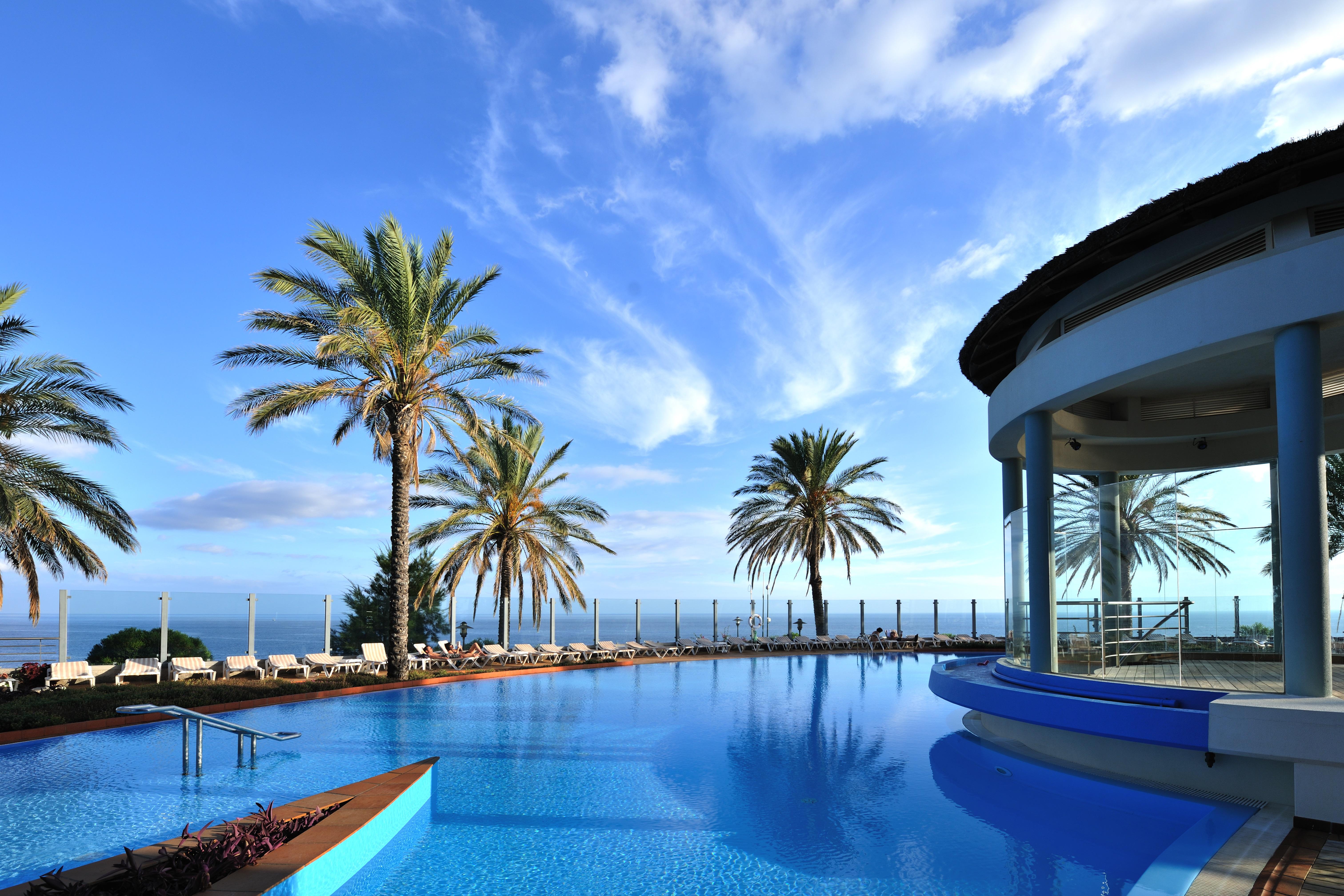 Pestana Grand Ocean Resort Hotel Funchal  Exterior foto The pool at the hotel