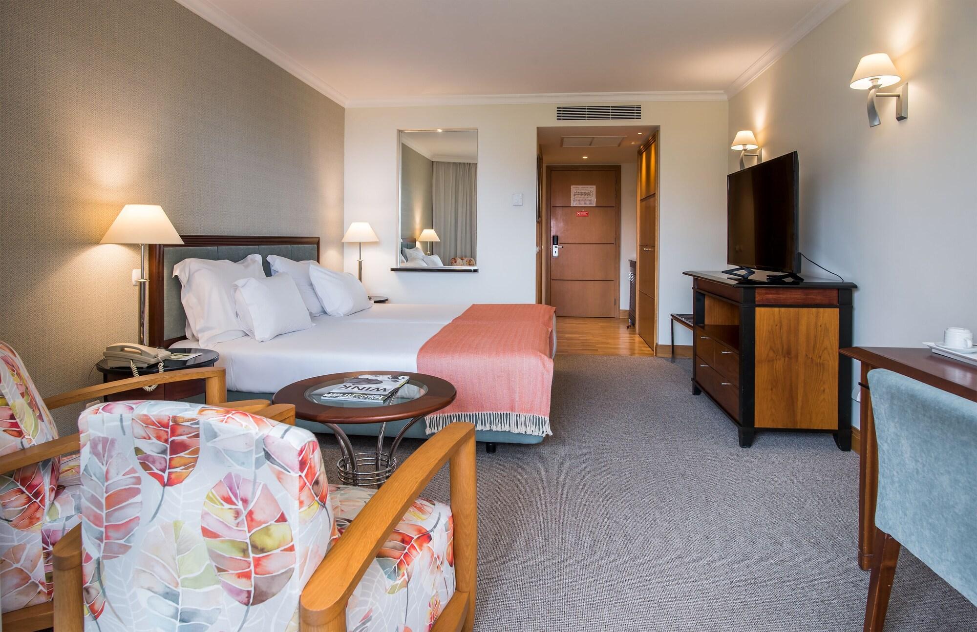 Pestana Grand Ocean Resort Hotel Funchal  Exterior foto A room at the hotel