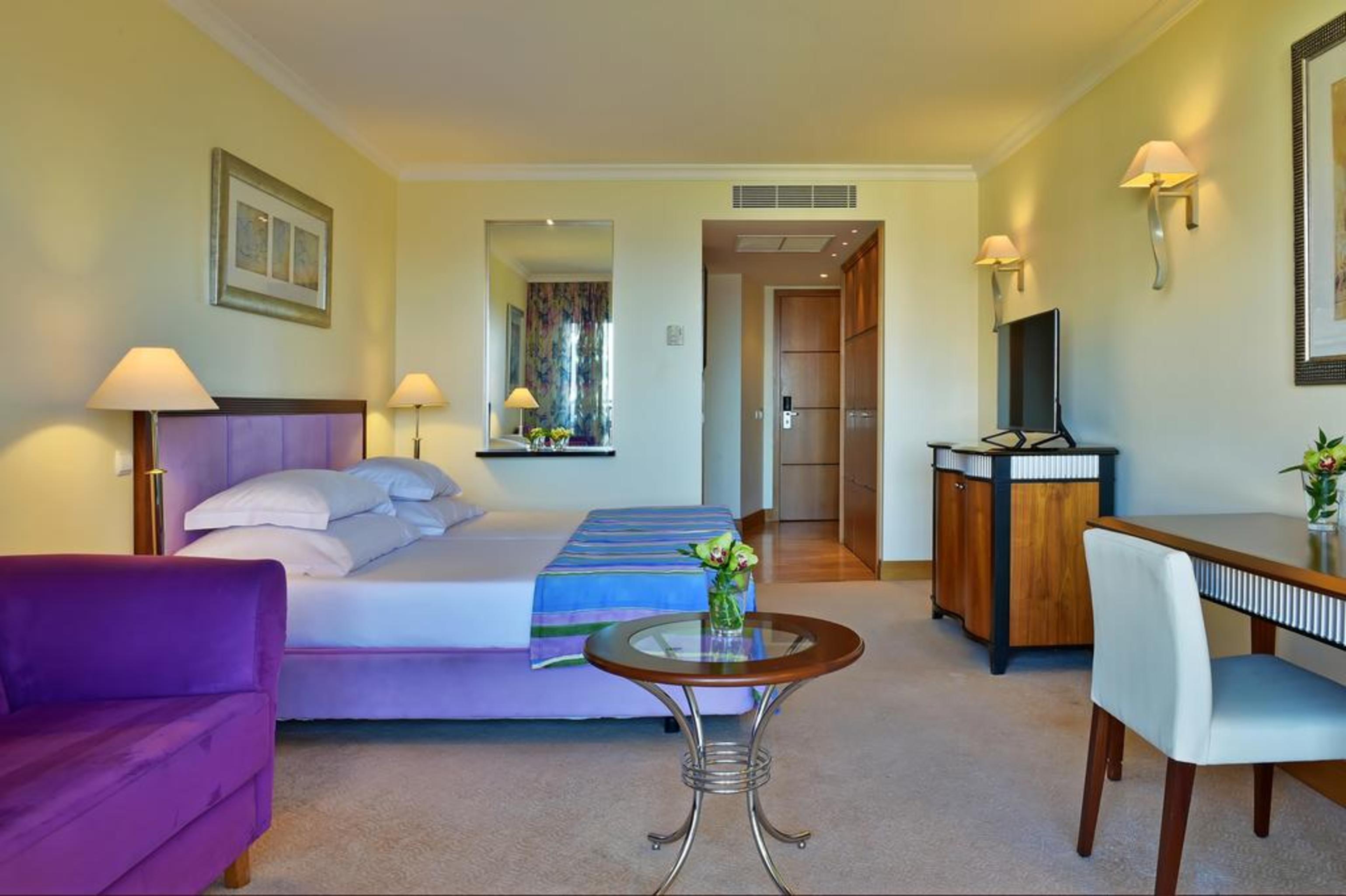 Pestana Grand Ocean Resort Hotel Funchal  Exterior foto A room at the hotel