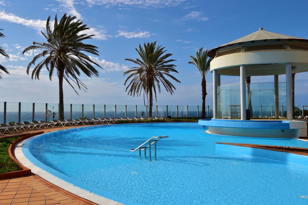 Pestana Grand Ocean Resort Hotel Funchal  Exterior foto The swimming pool at the hotel