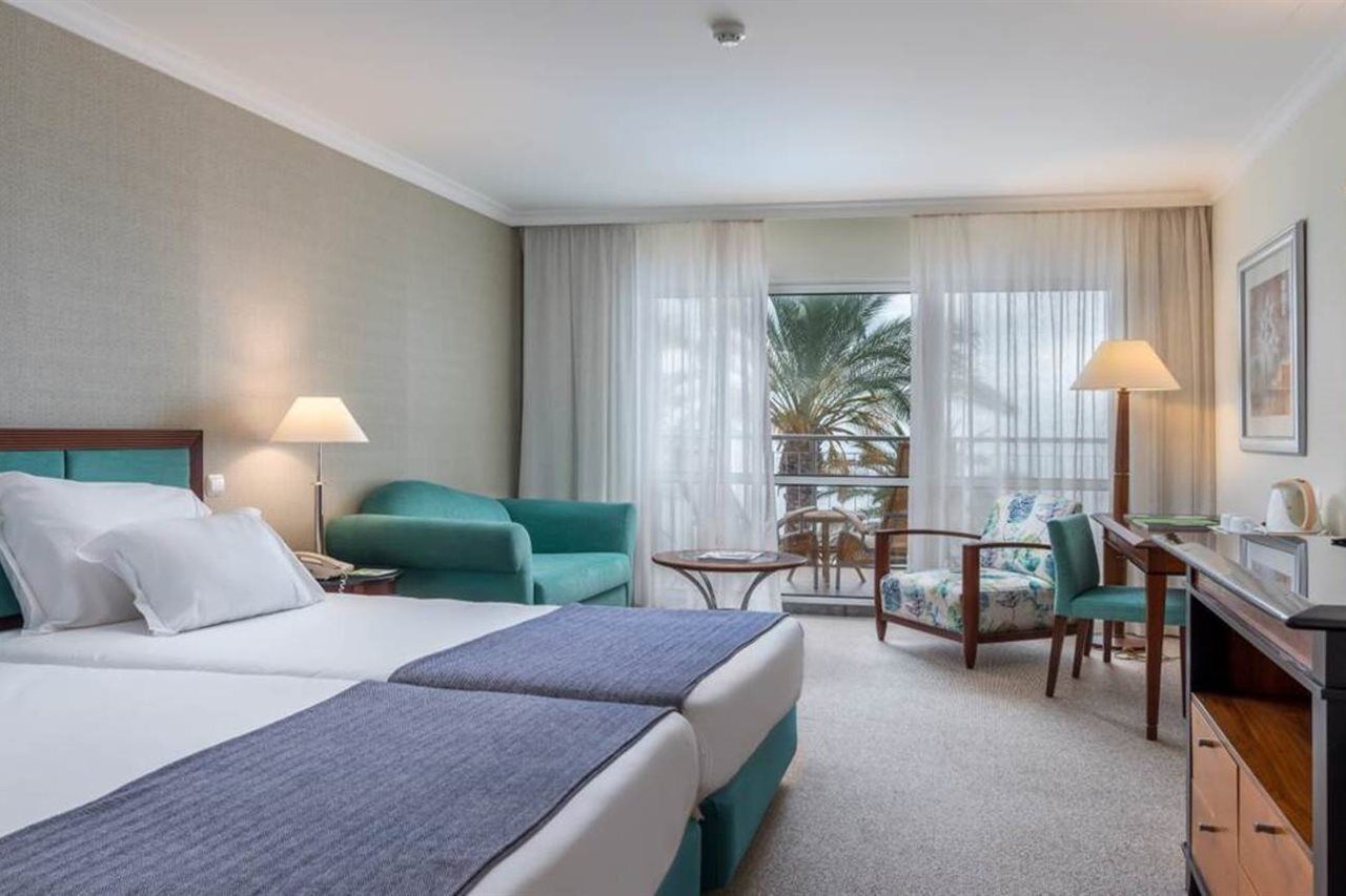 Pestana Grand Ocean Resort Hotel Funchal  Exterior foto A room at the hotel