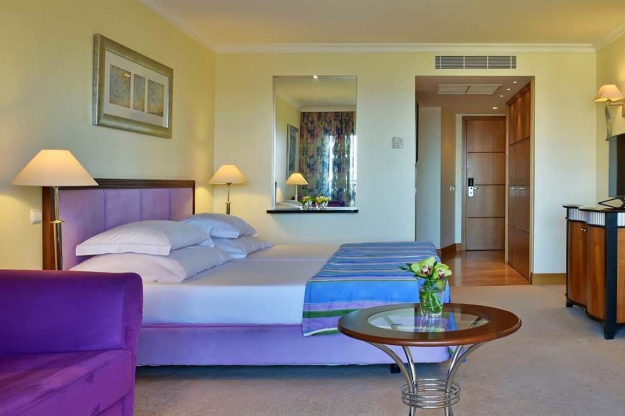 Pestana Grand Ocean Resort Hotel Funchal  Exterior foto A room at the hotel