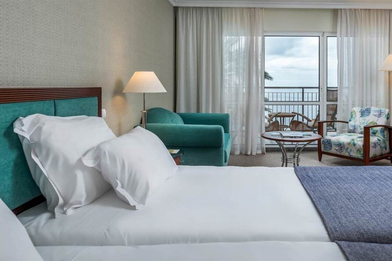 Pestana Grand Ocean Resort Hotel Funchal  Exterior foto A room at the hotel