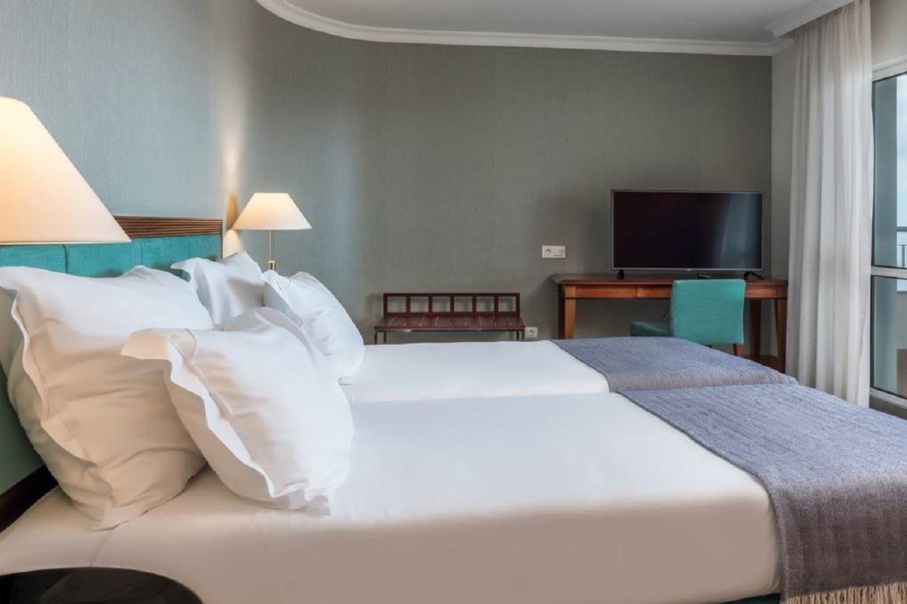 Pestana Grand Ocean Resort Hotel Funchal  Exterior foto A room at the hotel